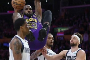 爱游戏体育- 詹姆斯在独行侠比赛中突破纪录,败北引发热议的原因 