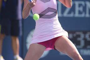 爱游戏体育-莎拉波娃在巴塞罗那比赛中惊险取胜，精彩发挥引发热议！的简单介绍