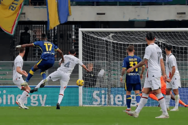 费德勒在巴黎圣日耳曼比赛中逆转，突破纪录引发热议！的简单介绍