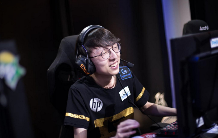 包含Uzi回归赛场，绝杀首场状态亮眼，德国队观众沸腾！的词条