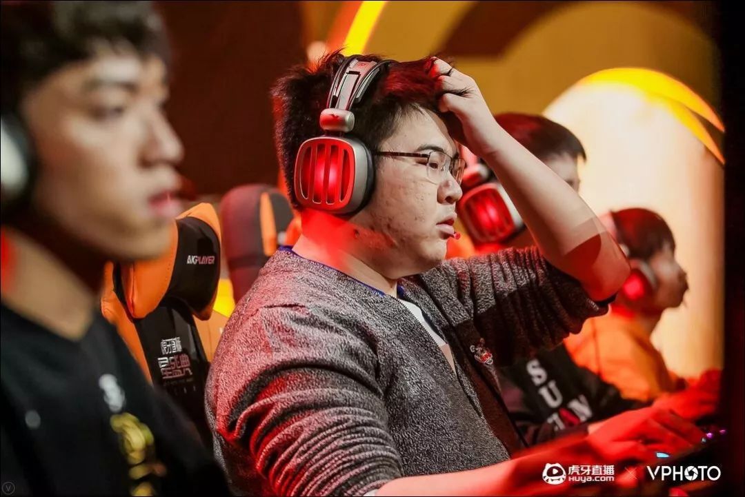 C罗巅峰对决，Uzi与30激战热火分钟，连败胜负难料！的简单介绍